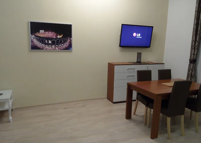 维罗纳卡罗维发利公寓酒店 卡罗维发利